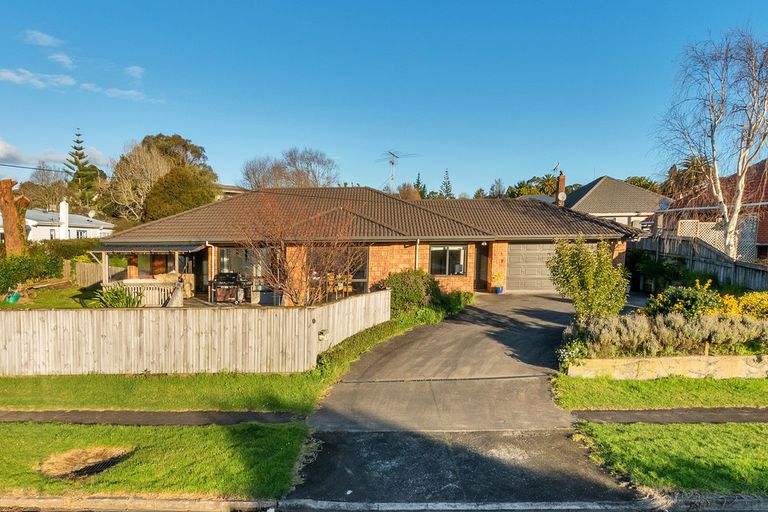 Photo of property in 1 Valley Road, Waiuku, 2123