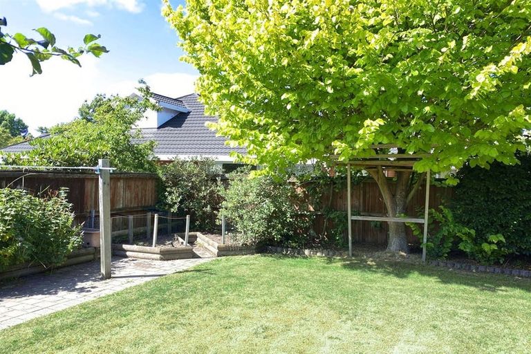 Photo of property in 15 Althorp Place, Avonhead, Christchurch, 8042