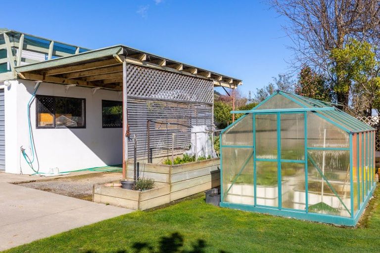 Photo of property in 48 Beach Road, Waikawa, Picton, 7220