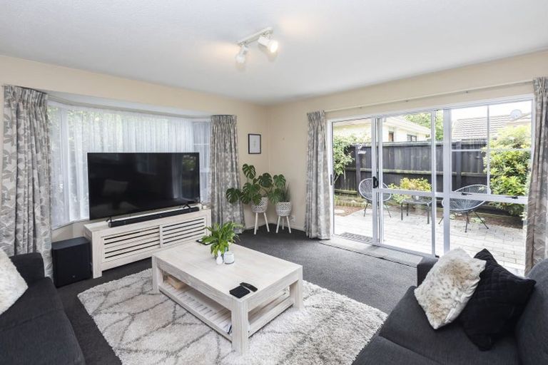 Photo of property in 1/5a Regency Crescent, Redwood, Christchurch, 8051