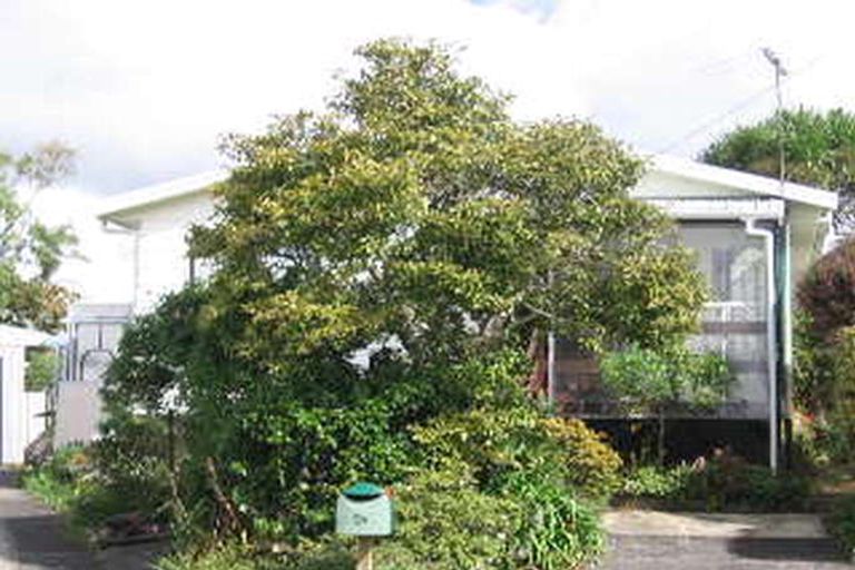 Photo of property in 2 Chilcott Road, Henderson, Auckland, 0612