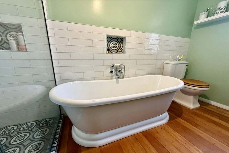 Photo of property in 104 Tomahawk Road, Andersons Bay, Dunedin, 9013