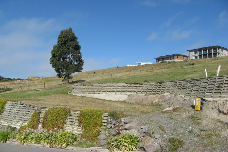 Photo of property in 18 Omeo Crescent, Redcliffs, Christchurch, 8081