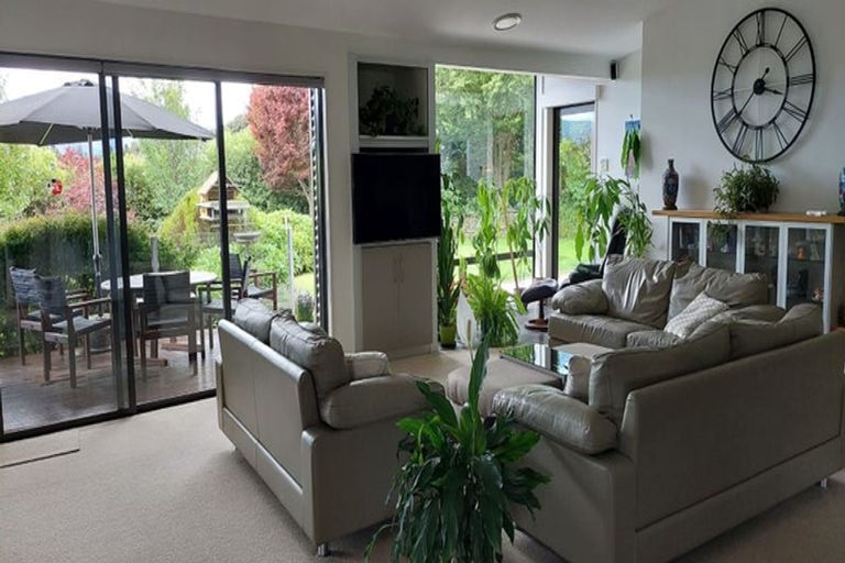 Photo of property in 9 Fastness Crescent, Wanaka, 9305