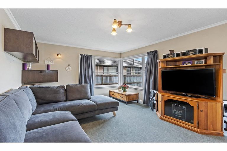 Photo of property in 17 Blankney Street, Hornby, Christchurch, 8042