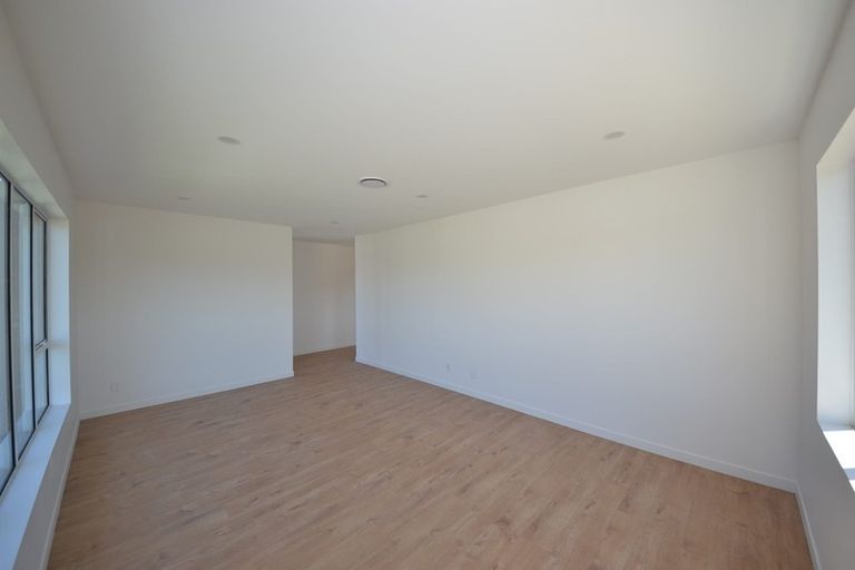 Photo of property in 32 Johns Creek Crescent, Silverdale, 0932