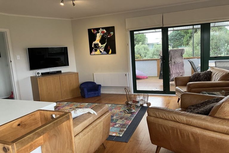 Photo of property in 76 Lauderdale Road, Birkdale, Auckland, 0626