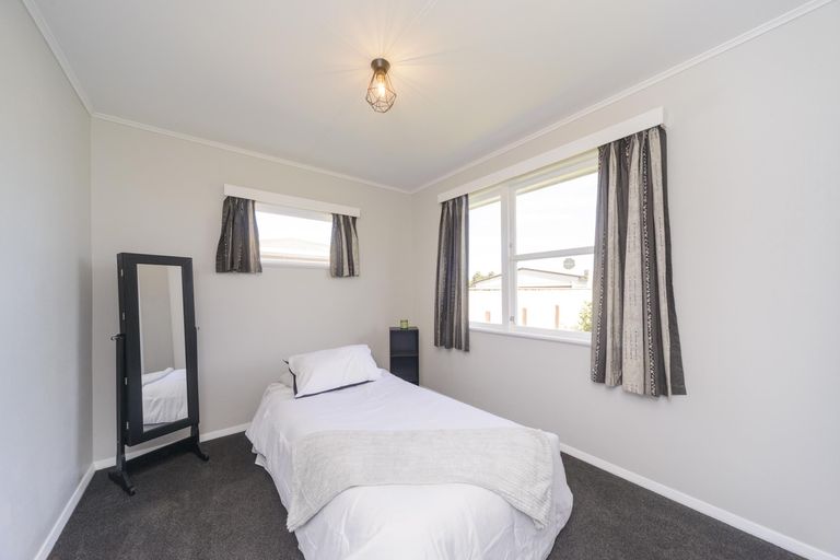 Photo of property in 43 Sutherland Crescent, Westbrook, Palmerston North, 4412