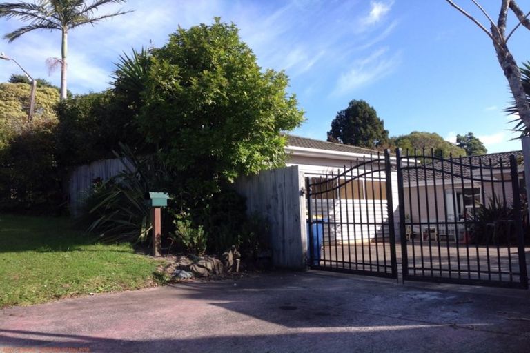 Photo of property in 12 Malmo Place, Massey, Auckland, 0614