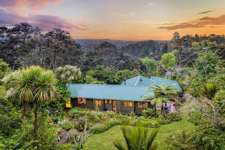 Photo of property in 14 Cochran Road, Oratia, Auckland, 0604