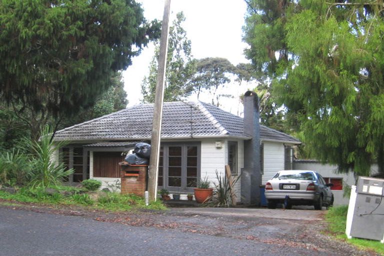 Photo of property in 6 Hollywood Avenue, Titirangi, Auckland, 0604