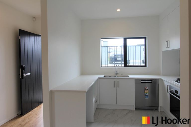 Photo of property in 9b Putiputi Way, Papakura, 2110