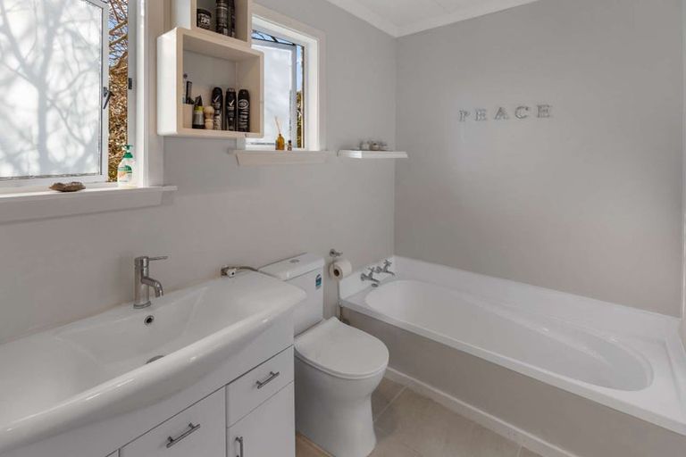 Photo of property in 9 Endeavour Street, Marfell, New Plymouth, 4310