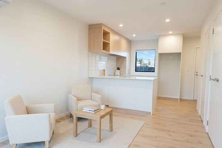 Photo of property in 9/48 Moire Road, Massey, Auckland, 0614
