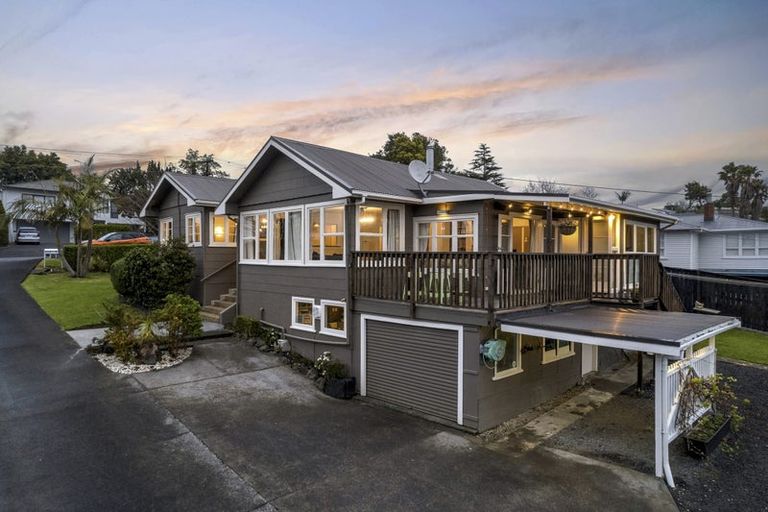 Photo of property in 86 Colwill Road, Massey, Auckland, 0614