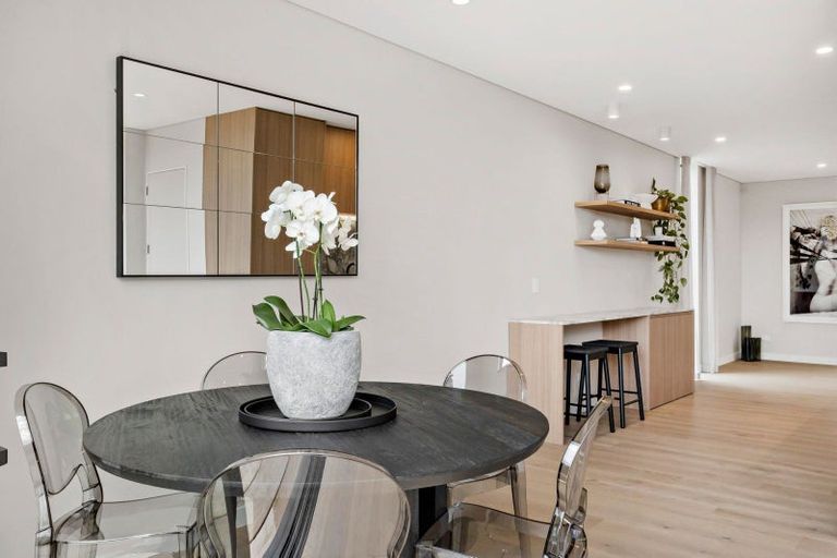 Photo of property in 21b Arahia Street, Northcote, Auckland, 0627