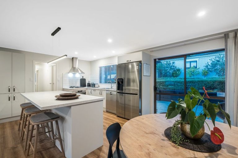 Photo of property in 19 Seagull Place, Whitby, Porirua, 5024