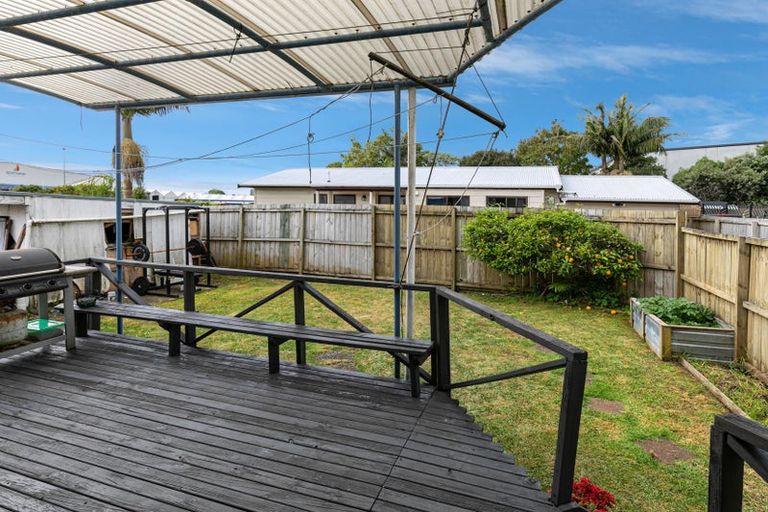 Photo of property in 17 Garelja Road, Henderson, Auckland, 0612