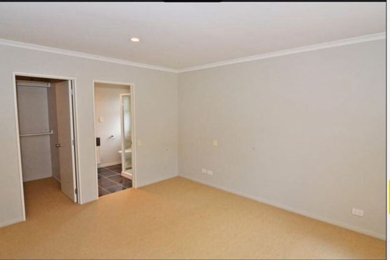 Photo of property in 32 Espalier Drive, Henderson, Auckland, 0612