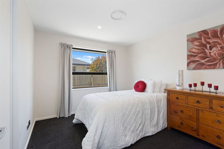 Photo of property in 163 Queenspark Drive, Parklands, Christchurch, 8083