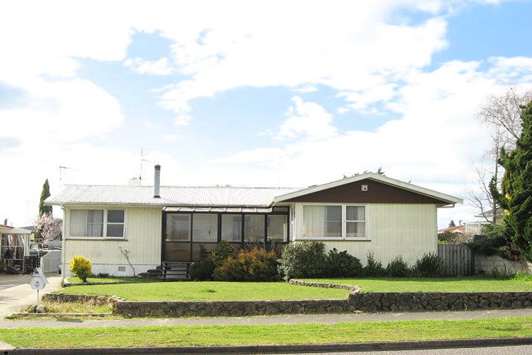 Property details for 16 Mclean Terrace, Waipukurau, 4200