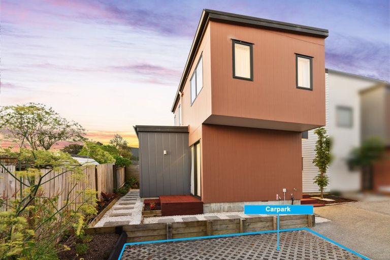 Photo of property in 17d Crosby Road, West Harbour, Auckland, 0618