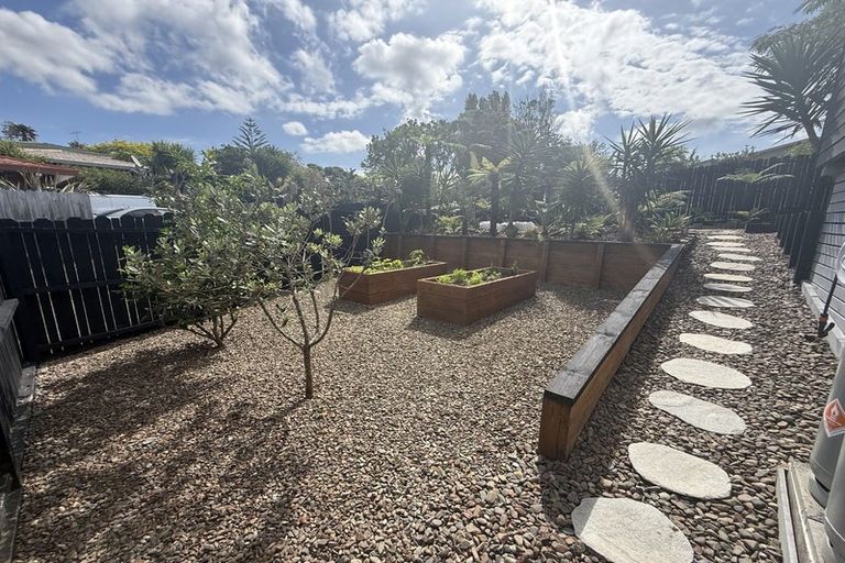 Photo of property in 9a Shadon Place, Stanmore Bay, Whangaparaoa, 0932