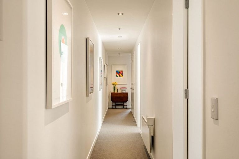 Photo of property in Portal Apartments, 8a/42 Cable Street, Te Aro, Wellington, 6011