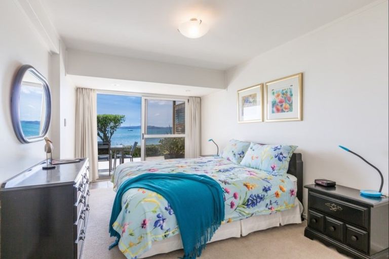 Photo of property in 98 Tindalls Bay Road, Tindalls Beach, Whangaparaoa, 0930