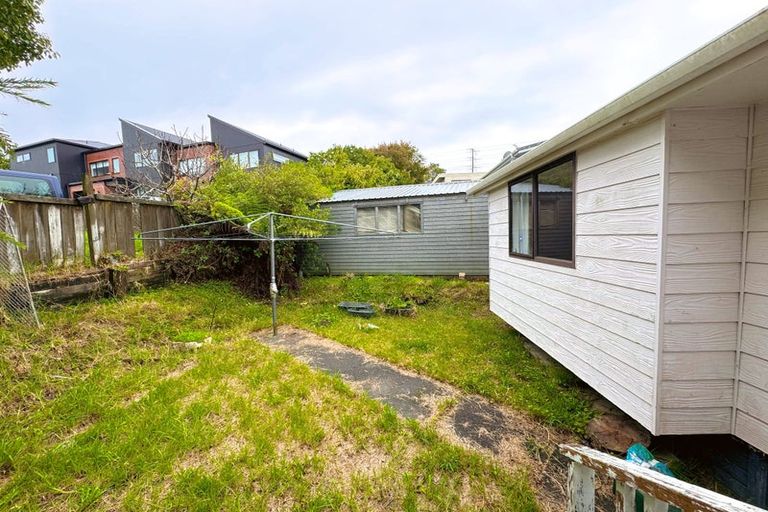 Photo of property in 1/14 Thalia Place, Totara Vale, Auckland, 0629