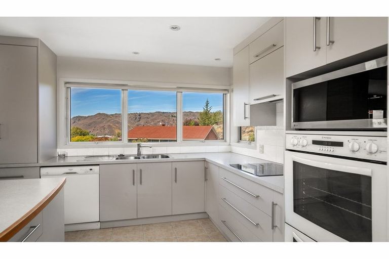 Photo of property in 16 Aronui Road, Bridge Hill, Alexandra, 9320