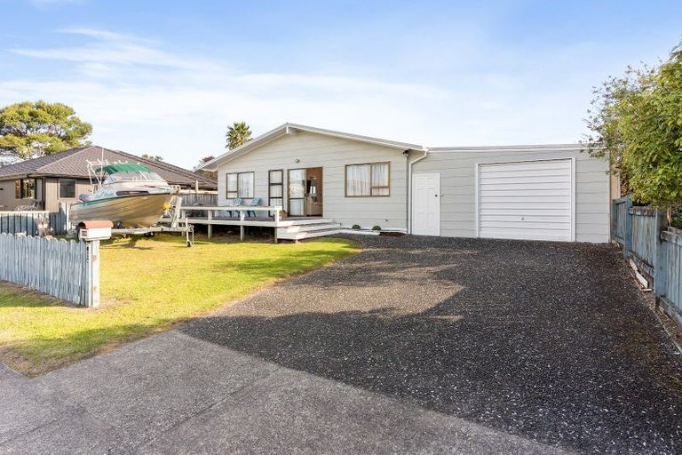 Photo of property in 104 Mayfair Avenue, Whangamata, 3620