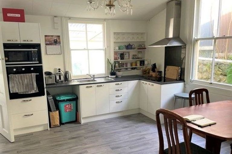 Photo of property in 121-123 Shakespeare Road, Bluff Hill, Napier, 4110