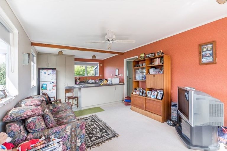 Photo of property in 5 Rapaki Place, Te Atatu Peninsula, Auckland, 0610