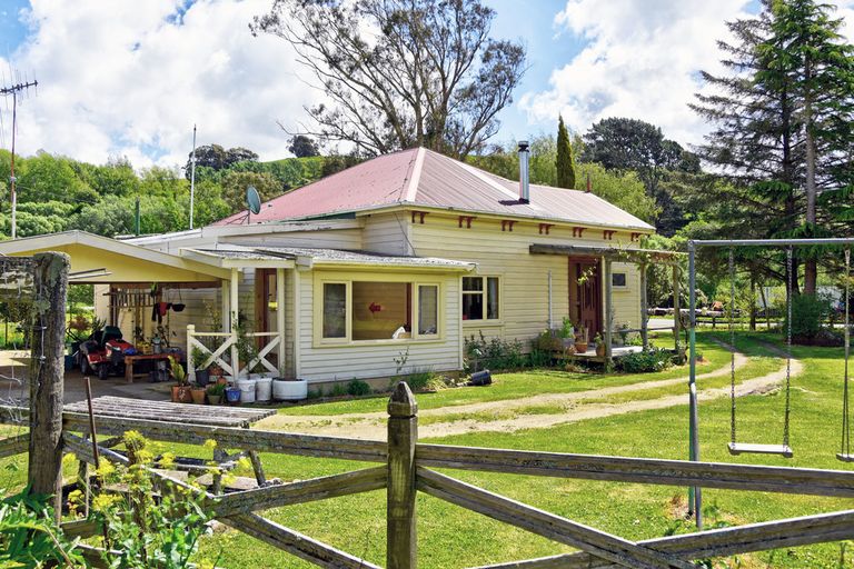 Photo of property in 1394 Opaki Kaiparoro Road, Mauriceville, Masterton, 5882