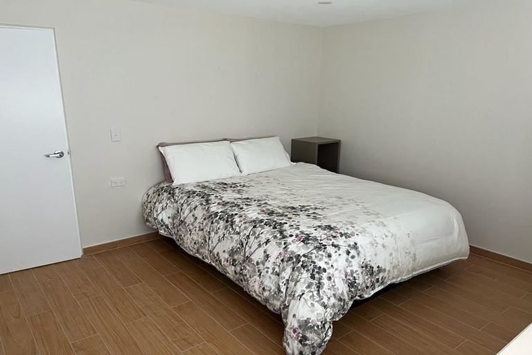 Photo of property in 11 Meadow Crescent, Te Atatu South, Auckland, 0602