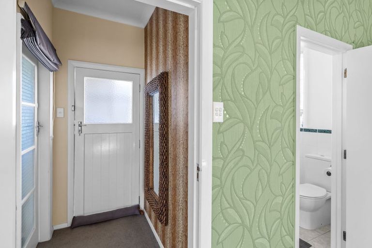 Photo of property in 28 Oxford Street, Martinborough, 5711