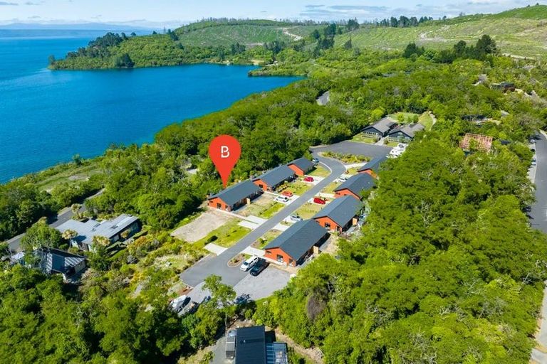 Photo of property in 8 Winnie Close, Acacia Bay, Taupo, 3330