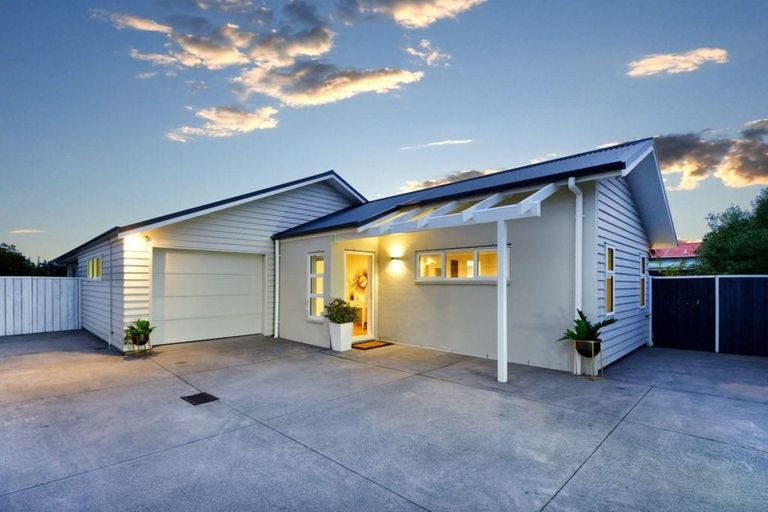 Photo of property in 688a Te Atatu Road, Te Atatu Peninsula, Auckland, 0610