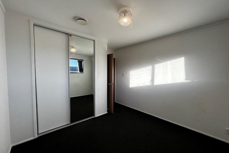 Photo of property in 1/6 Manuka Road, Glenfield, Auckland, 0629