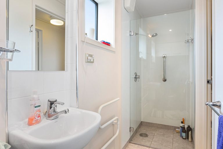 Photo of property in 1a Gala Street, Vauxhall, Dunedin, 9013