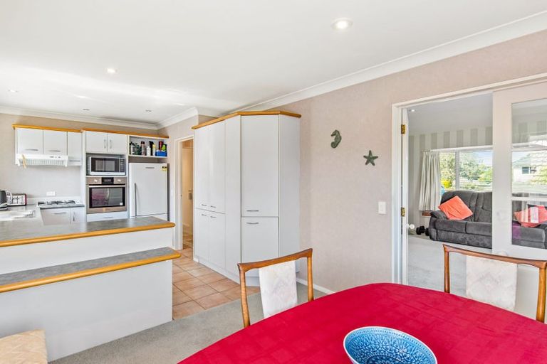 Photo of property in 28 Realm Drive, Paraparaumu, 5032