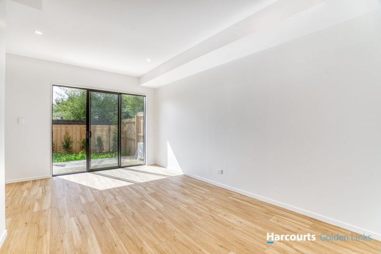 Photo of property in 3/4 Serjeant Street, Henderson, Auckland, 0612