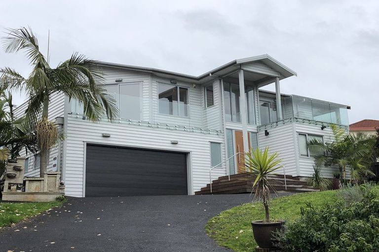 Photo of property in 27 Lagoon Way, West Harbour, Auckland, 0618