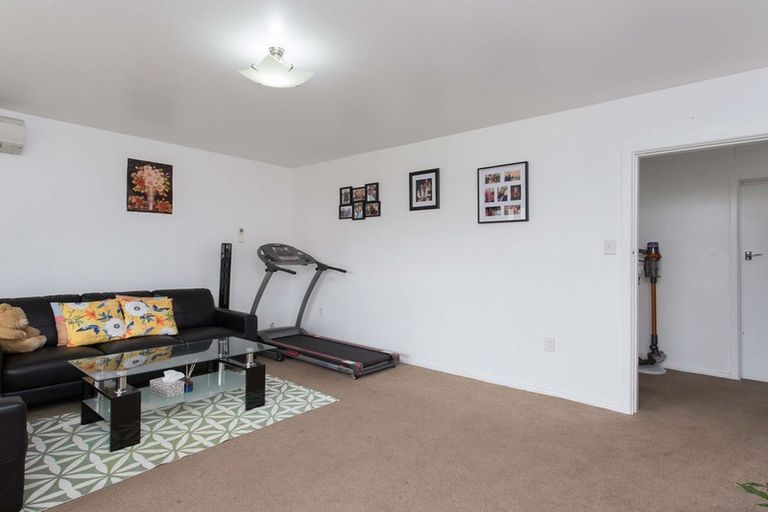 Photo of property in 2/9 Curletts Road, Sockburn, Christchurch, 8042