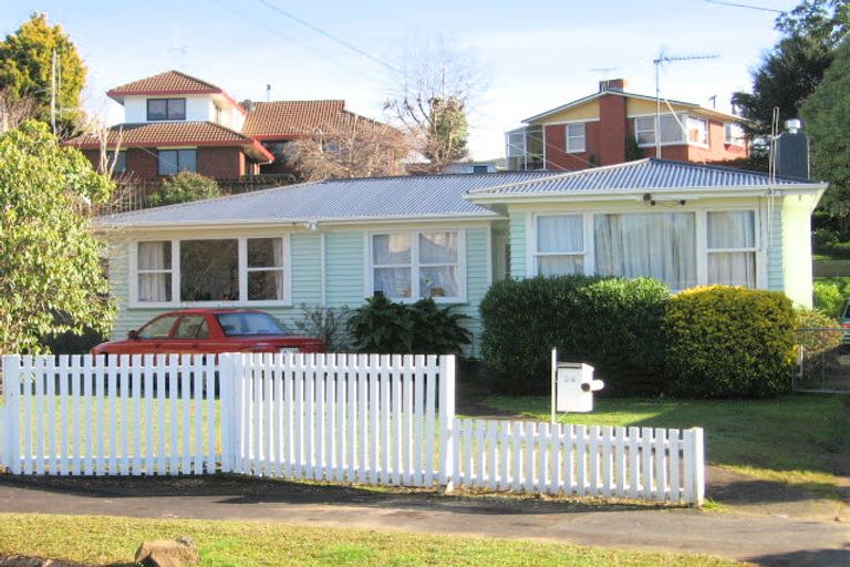 Photo of property in 24 Manapouri Place, Glenview, Hamilton, 3206