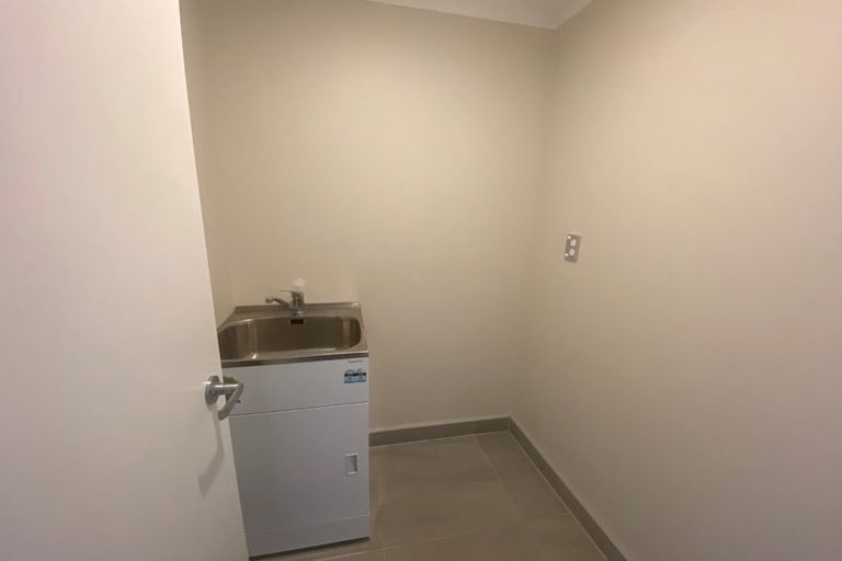 Photo of property in 9 Panakenake Way, Flat Bush, Auckland, 2019