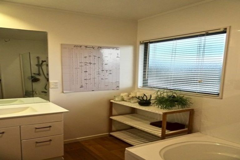 Photo of property in 46a Don Buck Road, Massey, Auckland, 0614