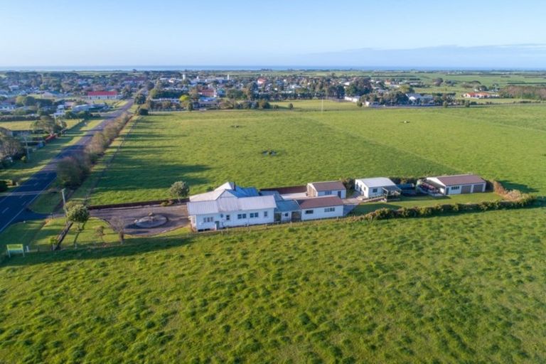 Photo of property in 1 Tauhuri Street, Manaia, 4678