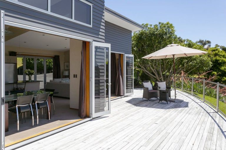 Photo of property in 10 Cameron Drive, Acacia Bay, Taupo, 3385